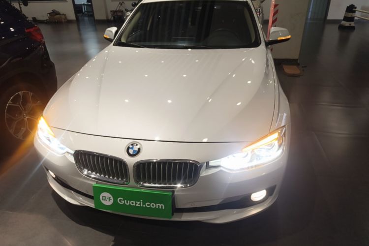 BMW 3 Series 2019 car image #3