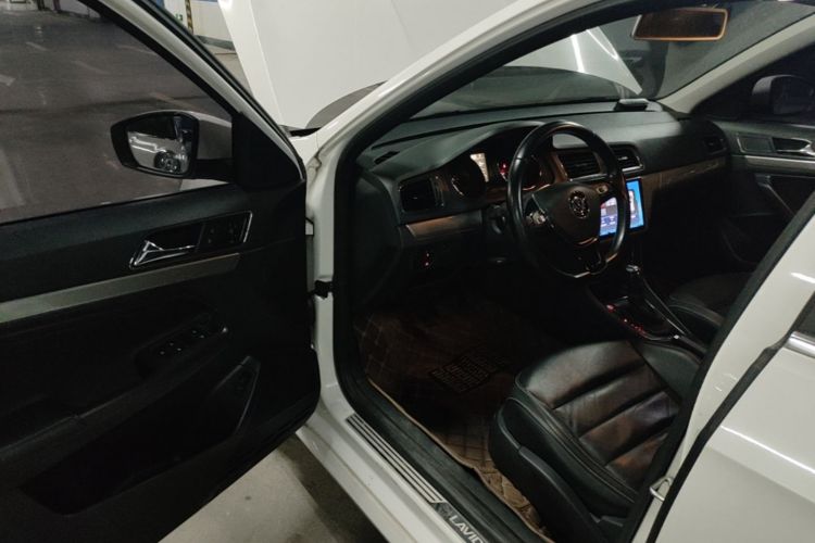 Volkswagen Lavida 2018 car image #11
