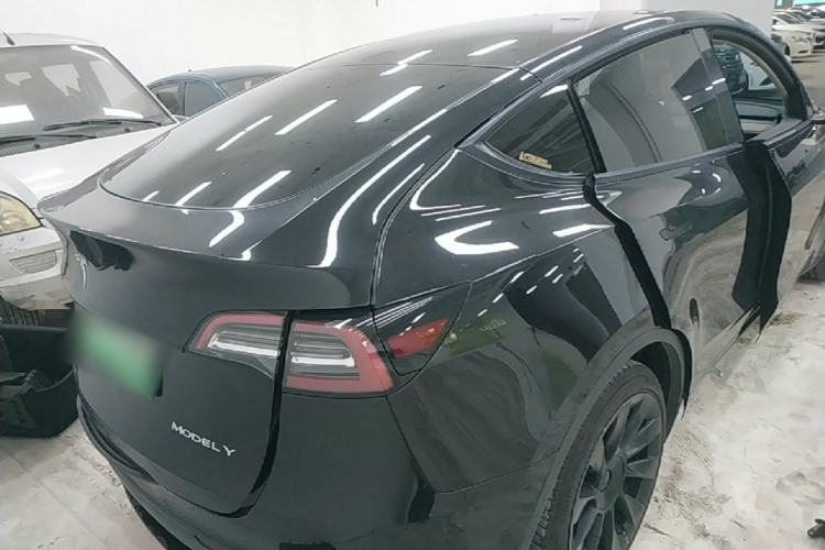 Tesla Model Y 2021 immagine di auto #7