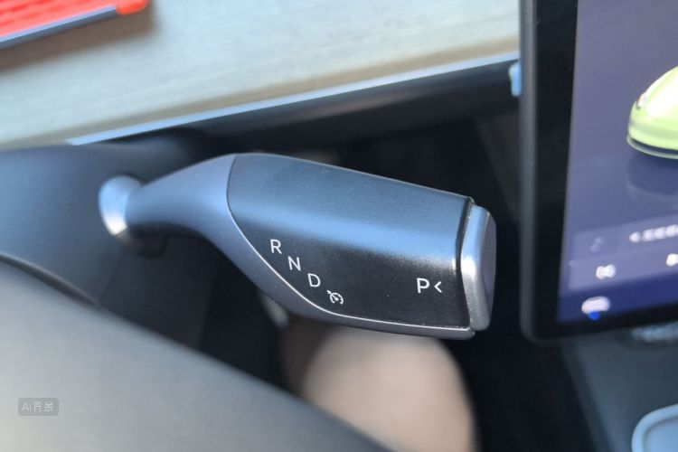Tesla Model Y 2023 #16 Tesla Model Y 2023 car image #16