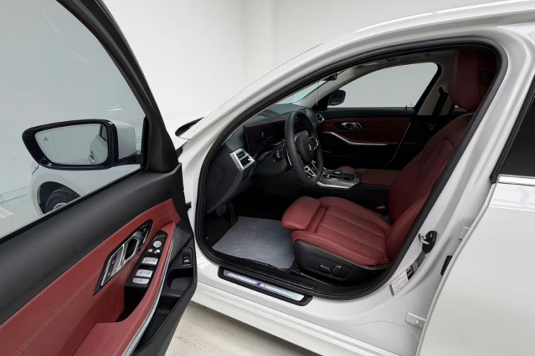 BMW 3 Series 2025 car image #10