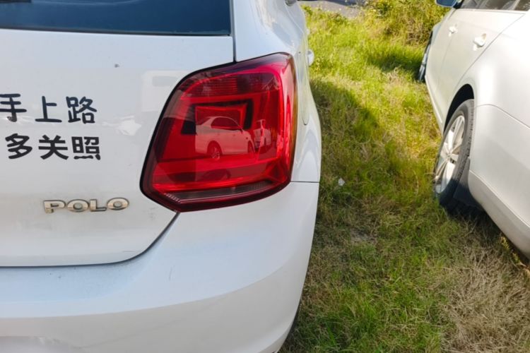 Volkswagen Polo 2016 car image #8