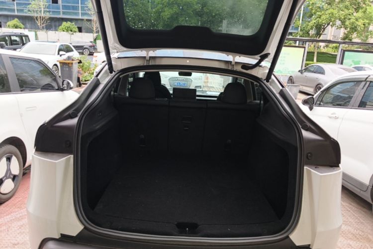 Tesla Model Y 2025 #19 Tesla Model Y 2025 immagine di auto #19
