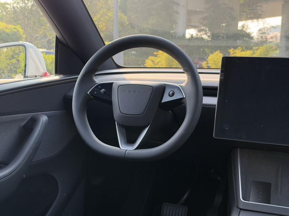 Tesla Model Y 2026 #9 Tesla Model Y 2026 immagine di auto #9