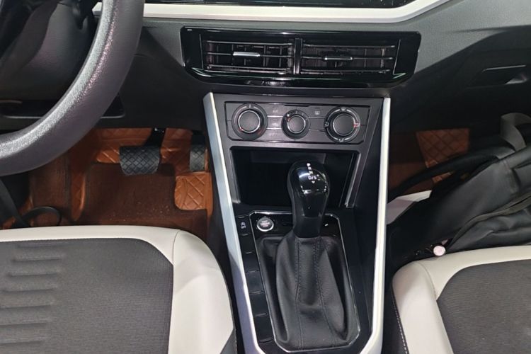 Volkswagen Polo 2022 car image #14