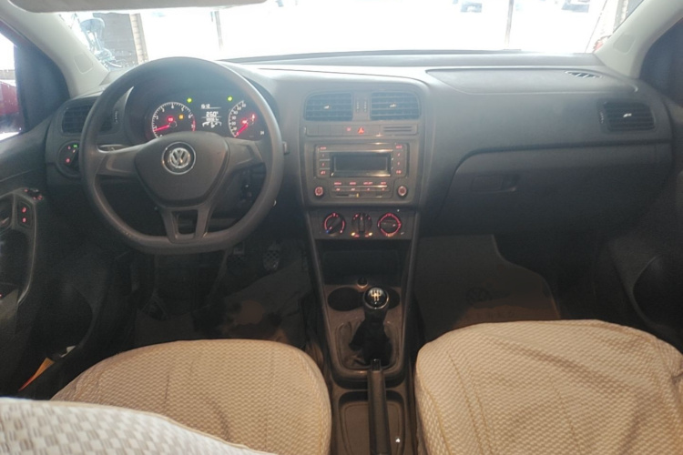 Volkswagen Polo 2015 #10 Volkswagen Polo 2015 car image #10