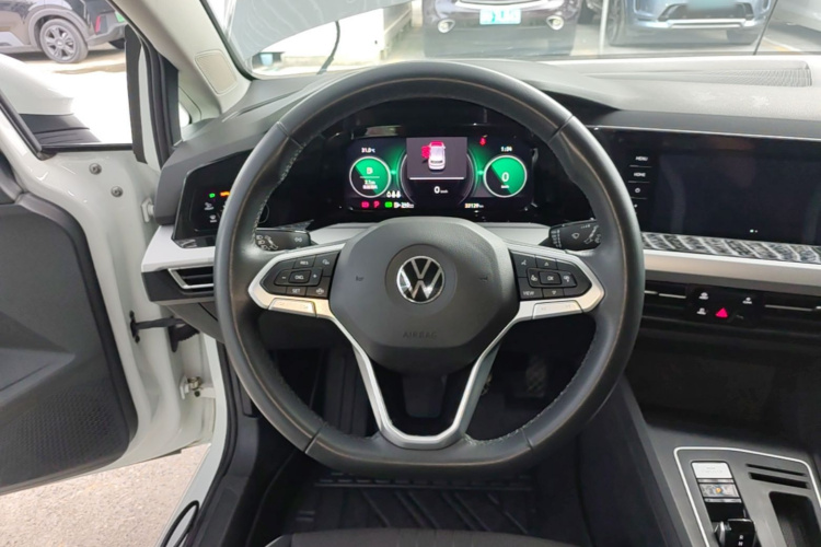 Volkswagen Golf 2021 car image #11
