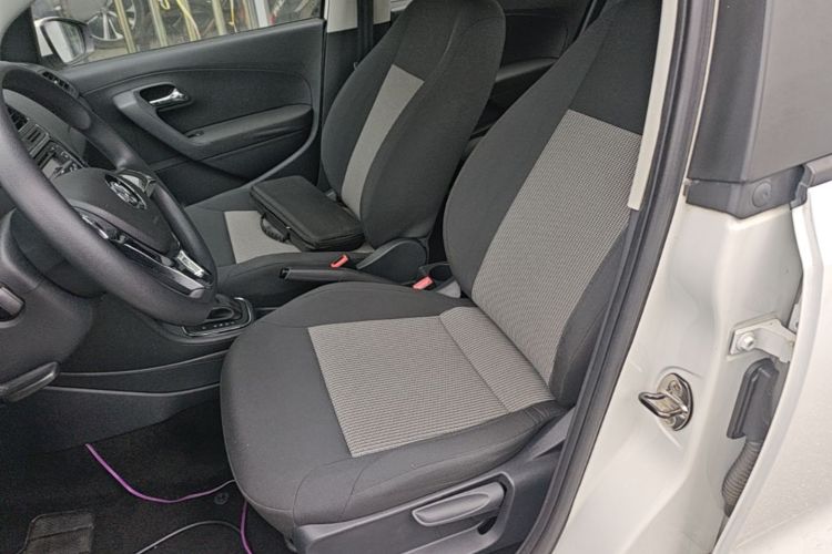 Volkswagen Polo 2016 car image #15