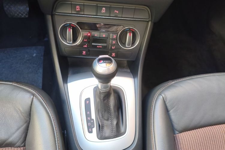 Audi Q3 2019 car image #14