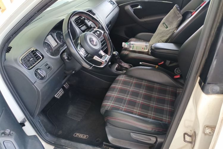 Volkswagen Polo 2016 car image #17