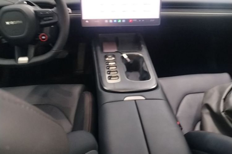 MI SU7 2024 immagine di auto #24