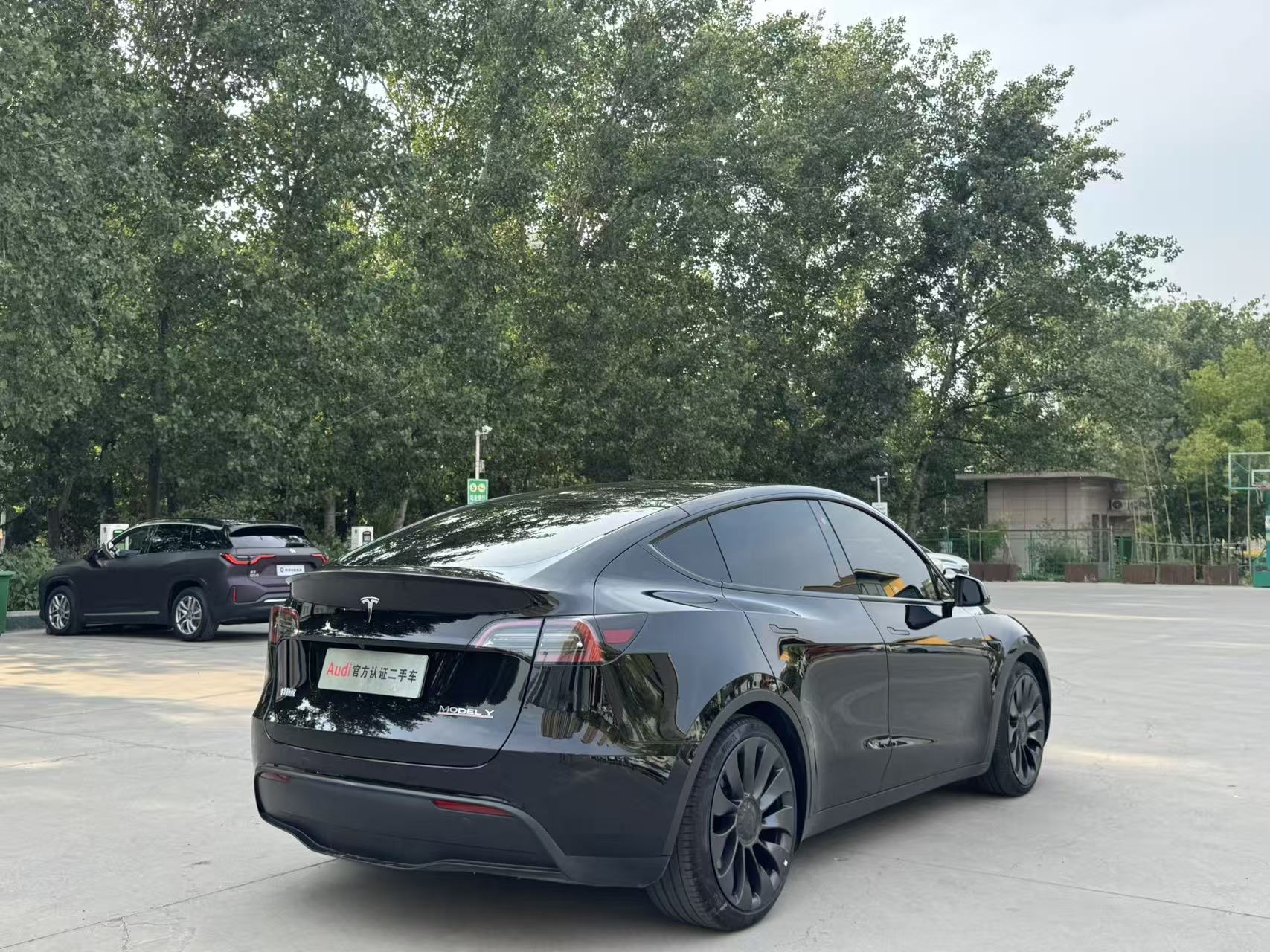 Tesla Model Y 2022 immagine di auto #6