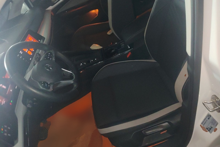 Volkswagen Golf 2023 car image #15