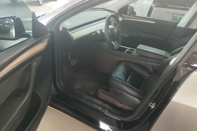 Tesla Model Y 2023 #19 Tesla Model Y 2023 car image #19