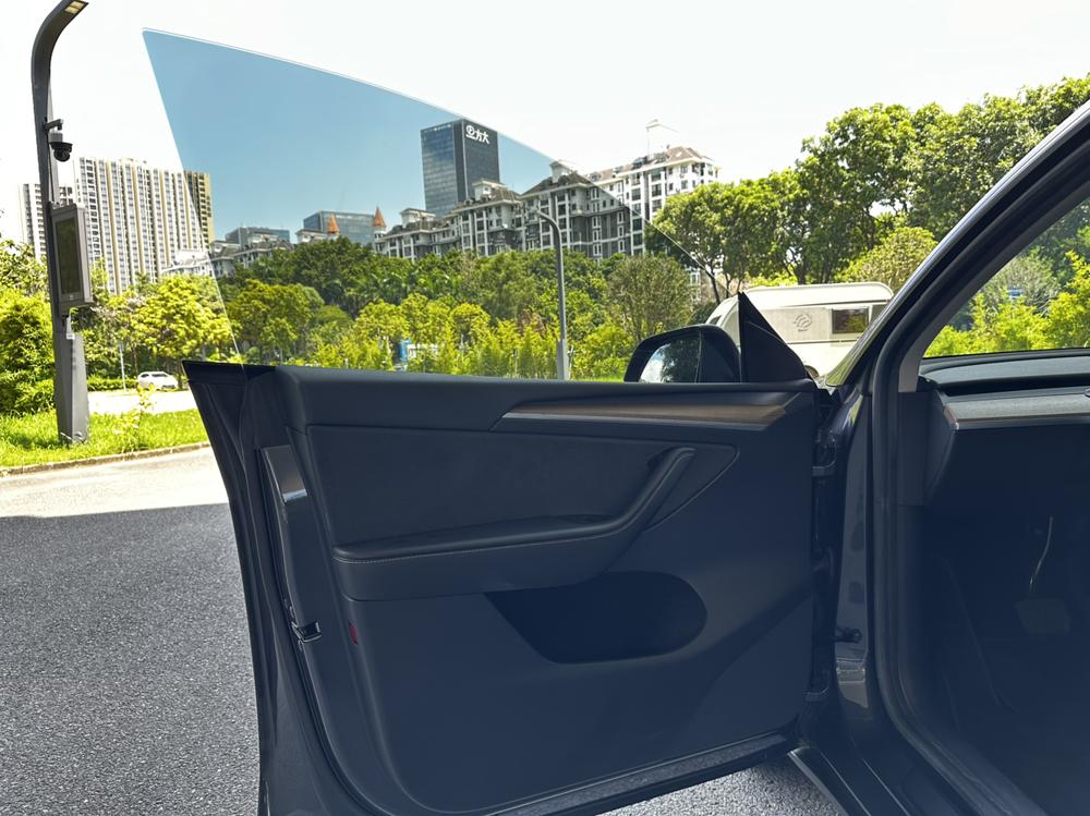 Tesla Model Y 2022 car image #15