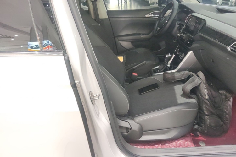 Volkswagen T-Cross 2021 car image #24