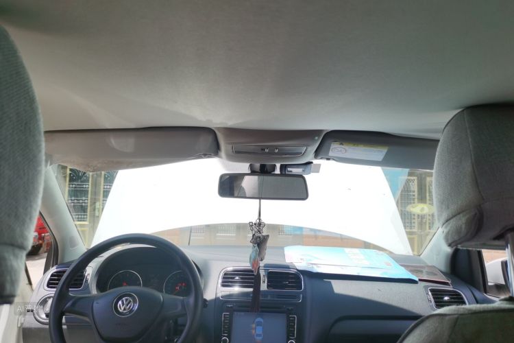 Volkswagen Polo 2015 car image #20