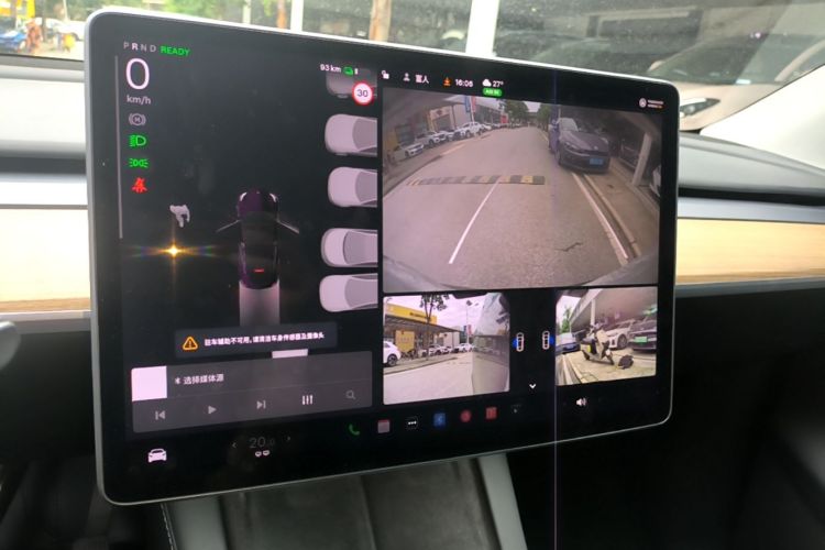 Tesla Model Y 2021 car image #13
