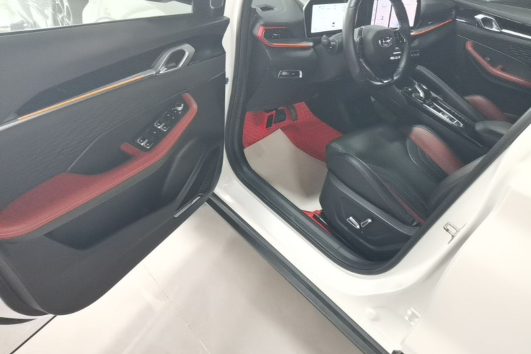 GEELY Coolray 2023 car image #16