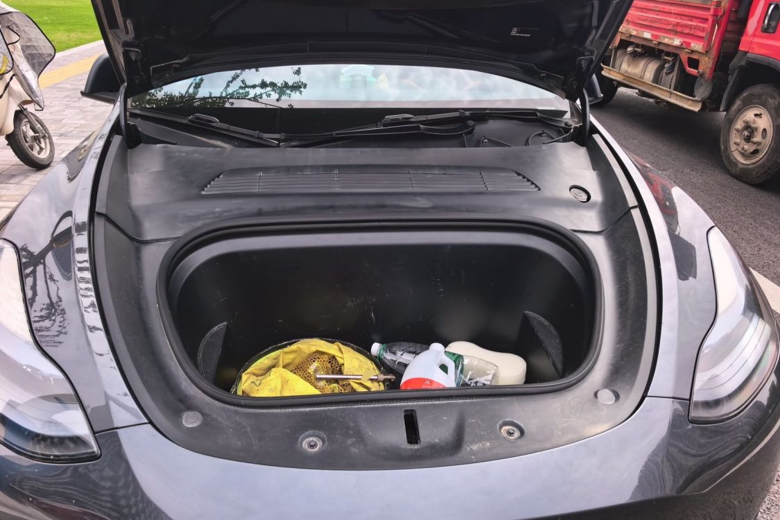 Tesla Model Y 2024 صورة سيارة #10