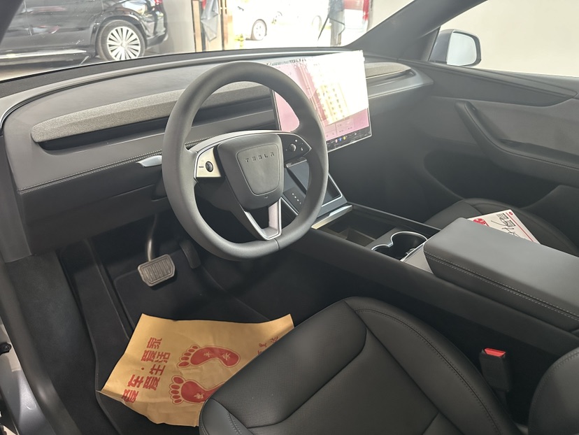 Tesla Model Y 2026 #7 Tesla Model Y 2026 car image #7