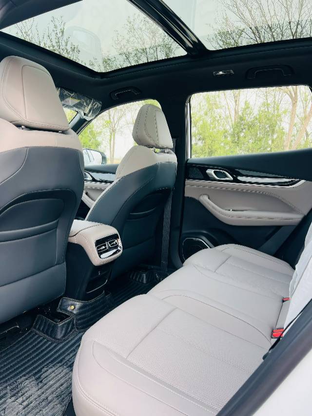 GEELY Boyue L 2026 car image #6