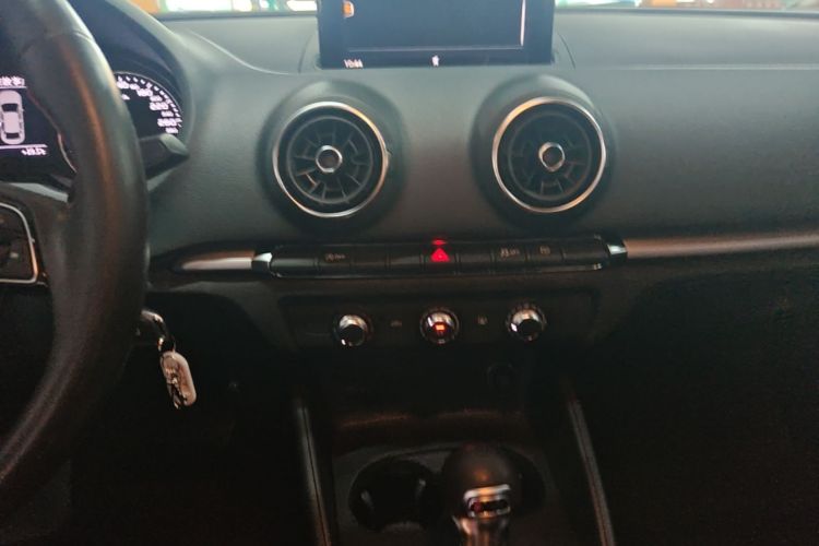 Audi A3 2018 car image #13