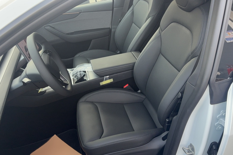 Tesla Model Y 2026 #16 Tesla Model Y 2026 car image #16