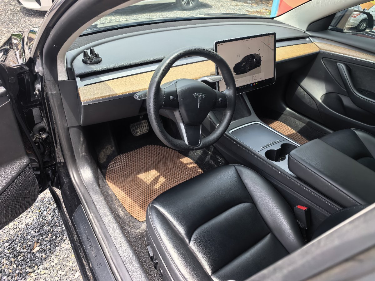 Tesla Model 3 2023 car image #4