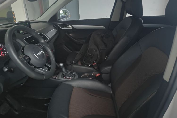Audi Q3 2018 car image #15