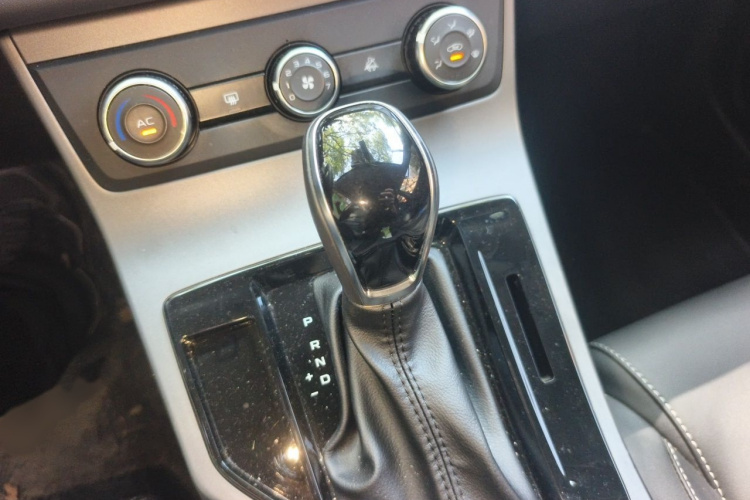 GEELY Emgrand 2021 car image #18