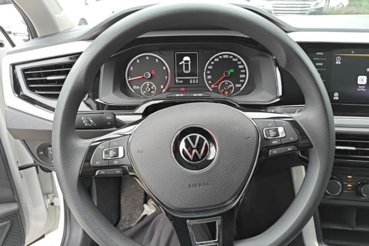 Volkswagen Polo 2021 car image #11