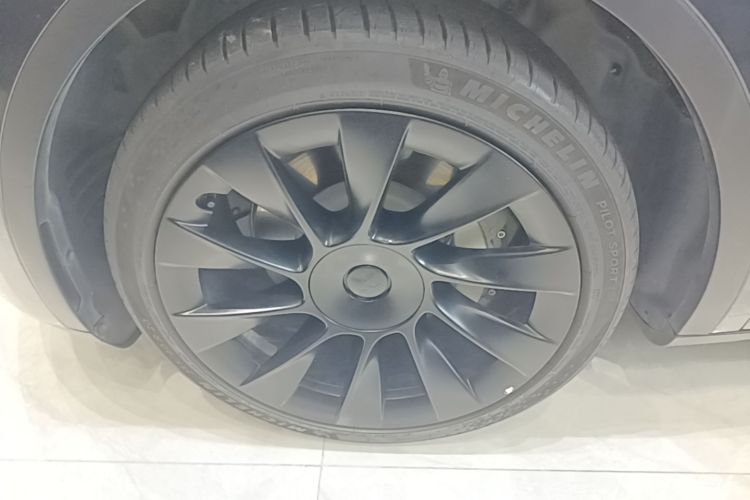 Tesla Model Y 2024 #9 Tesla Model Y 2024 car image #9