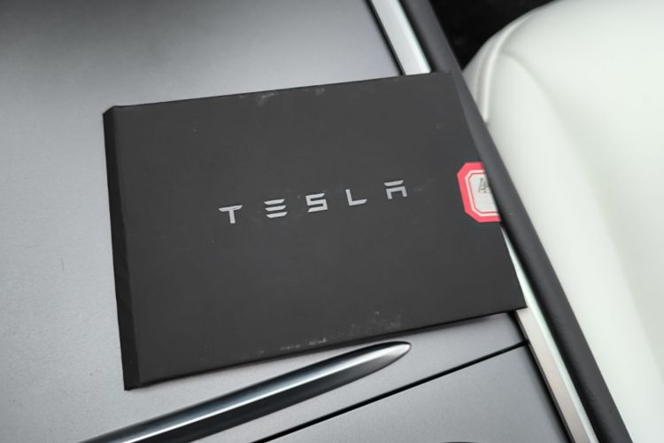 Tesla Model 3 2023 car image #9