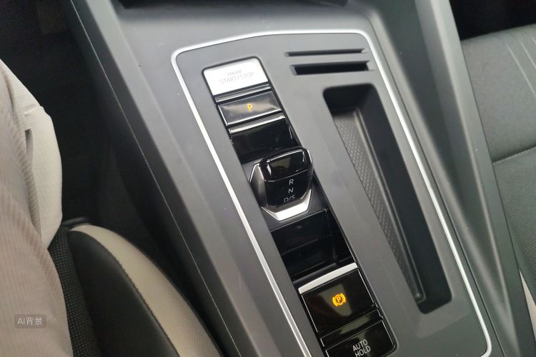 Volkswagen Golf 2021 car image #16