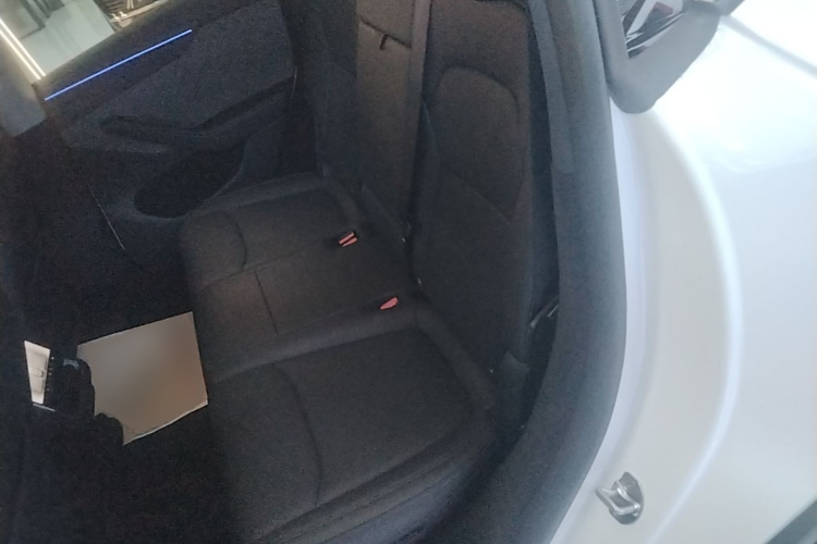 Tesla Model Y 2025 #17 Tesla Model Y 2025 car image #17