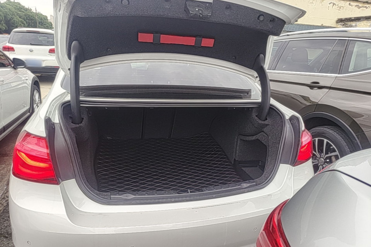 BMW 3 Series 2019 image de voiture #19