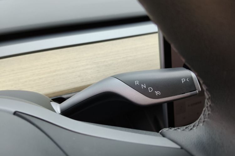 Tesla Model Y 2023 car image #14