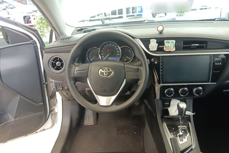 Toyota Corolla 2017 #12 Toyota Corolla 2017 car image #12