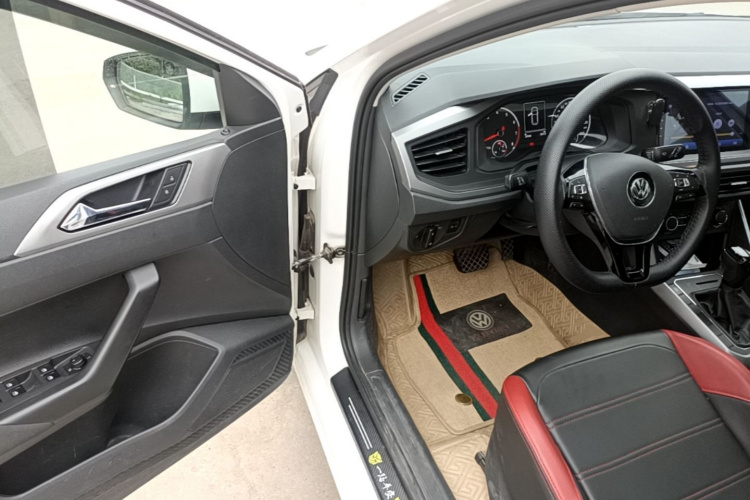 Volkswagen Polo 2021 car image #16