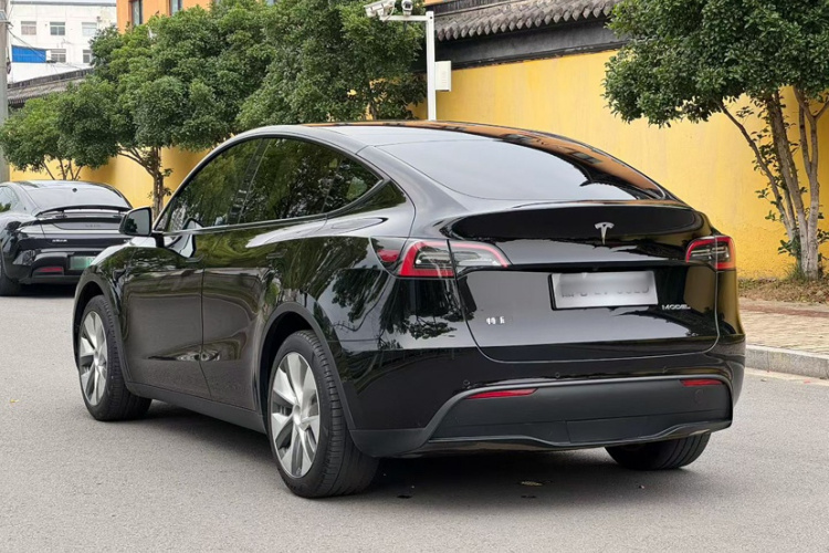 Tesla Model Y 2022 #10 Tesla Model Y 2022 car image #10