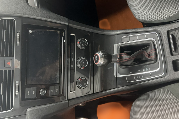 Volkswagen Golf 2019 imagen de coche #12