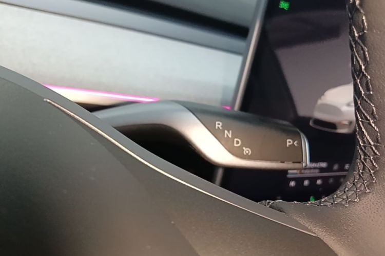Tesla Model Y 2023 #14 Tesla Model Y 2023 car image #14