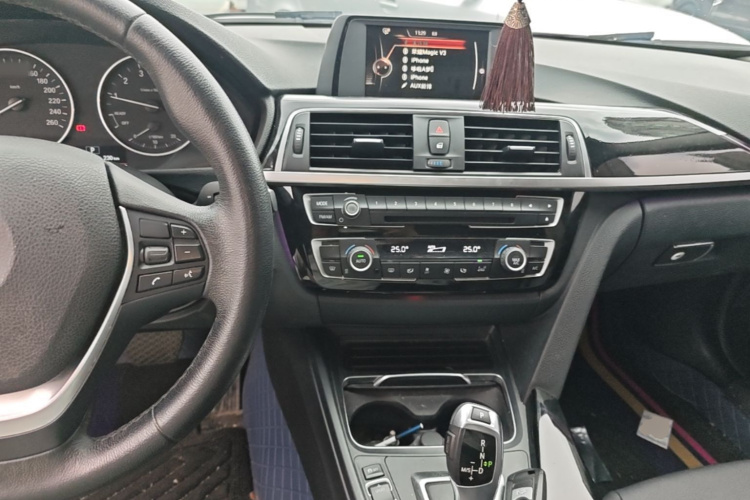 BMW 3 Series 2017 #10 BMW 3 Series 2017 car image #10