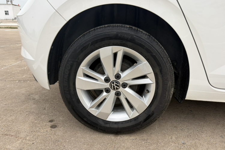 Volkswagen Polo 2021 car image #23