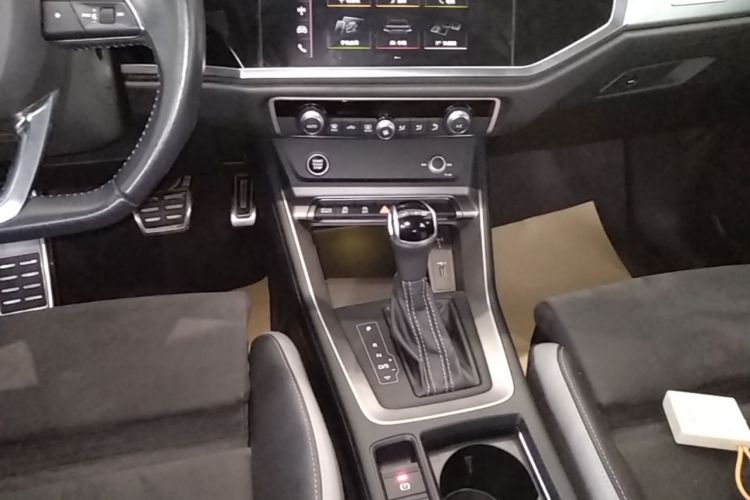 Audi Q3 2021 car image #14