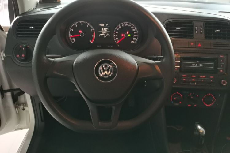 Volkswagen Polo 2018 car image #11