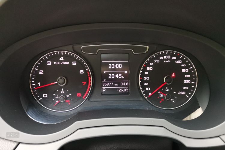 Audi Q3 2017 car image #13