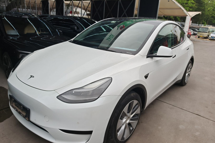 Tesla Model Y 2022 #2 Tesla Model Y 2022 car image #2