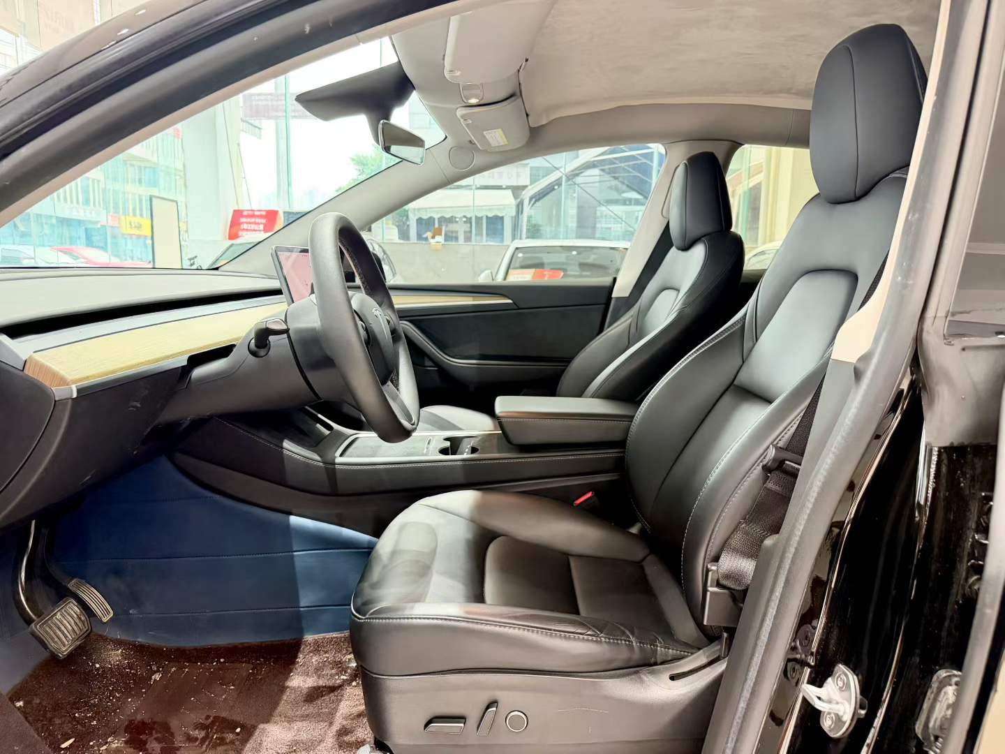 Tesla Model Y 2023 #4 Tesla Model Y 2023 صورة سيارة #4